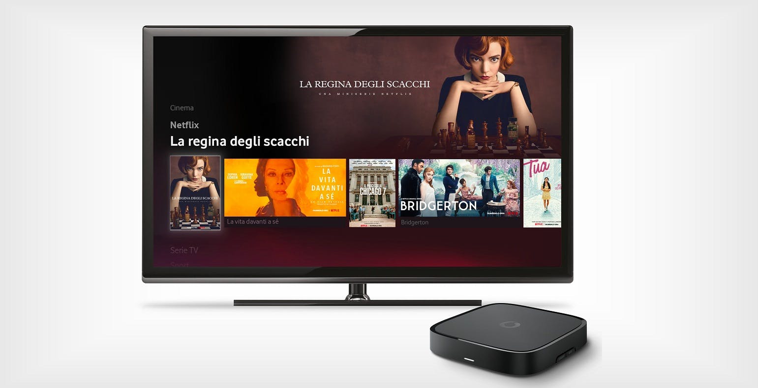 Al momento stai visualizzando Il box TV di Vodafone è tutto nuovo: è più piccolo, ha una nuova interfaccia e si comanda con la voce
