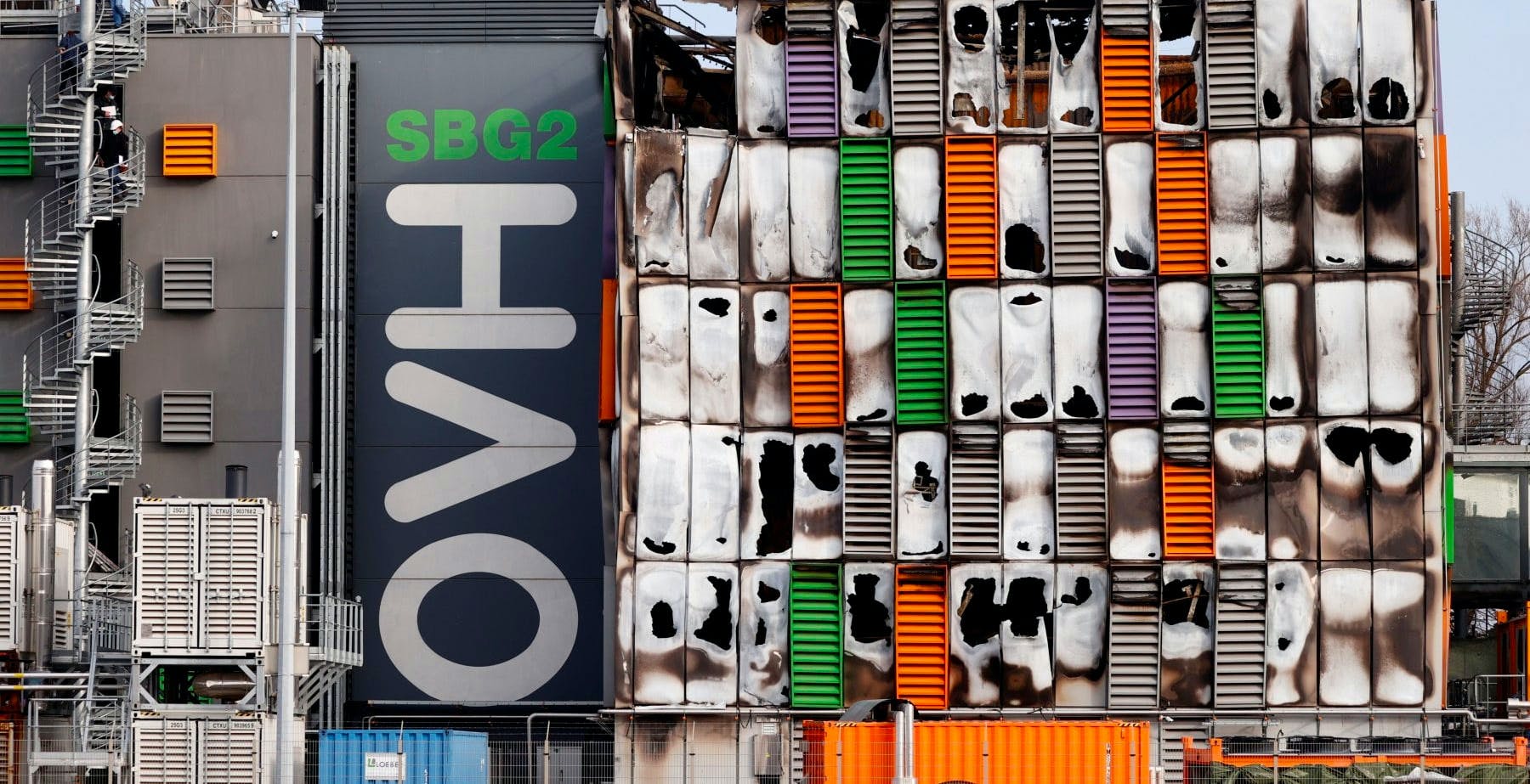 Incendio OVH, che disastro: altro fumo, tutto spento di nuovo. I disagi aumentano