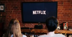 Scopri di più sull'articolo Quanto inquina guardare video su Netflix? Ora lo sappiamo