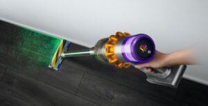 Scopri di più sull'articolo La nuova Dyson V15 Detect ha un laser che rivela la polvere nascosta e un sensore che la misura