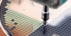 Scopri di più sull'articolo Qualcomm fatica a soddisfare gli ordini di processori. Sacrificati i telefoni economici