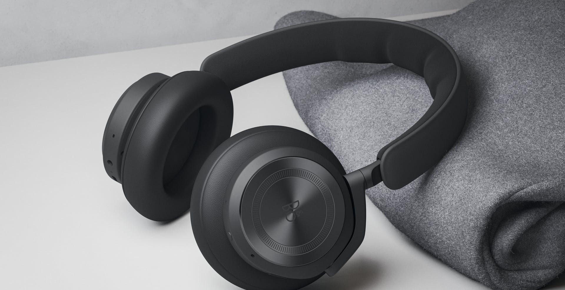 Bang & Olufsen Beoplay HX, le cuffie con riduzione del rumore e 35 ore di autonomia