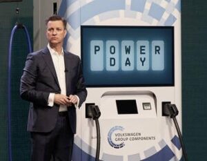 Scopri di più sull'articolo Volkswagen Power Day: accelera l’elettrificazione. In arrivo nuova batteria sostenibile e 18.000 punti di ricarica