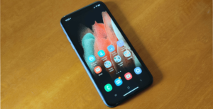 Scopri di più sull'articolo Volete provare l’esperienza di uno smartphone Galaxy su iPhone? Samsung lo permette con simpatia con iTest