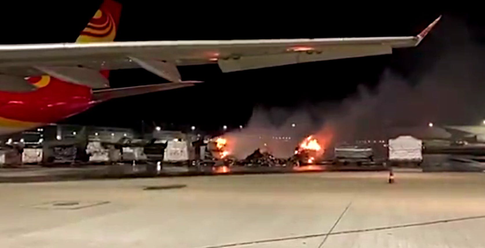 Un intero carico di smartphone Vivo a fuoco nell'aeroporto di Hong Kong. Bloccate le esportazioni