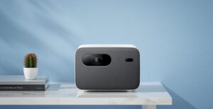 Scopri di più sull'articolo Mi Smart Projector 2 Pro arriva a maggio a 999 euro: sale il prezzo, non la risoluzione