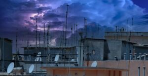 Scopri di più sull'articolo Le sette “perturbazioni” in arrivo sul mercato TV: allerta rossa per fine estate