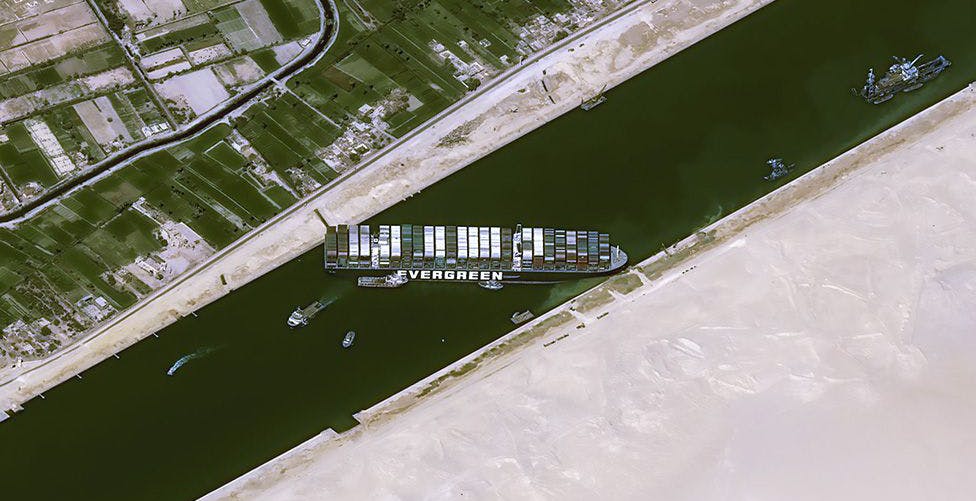 Scopri di più sull'articolo La Ever Given è ancora bloccata nel canale di Suez. Approvvigionamenti a rischio. Si pensa al periplo dell’Africa