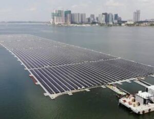 Scopri di più sull'articolo Fotovoltaico sul mare, Singapore inaugura il suo primo parco solare galleggiante