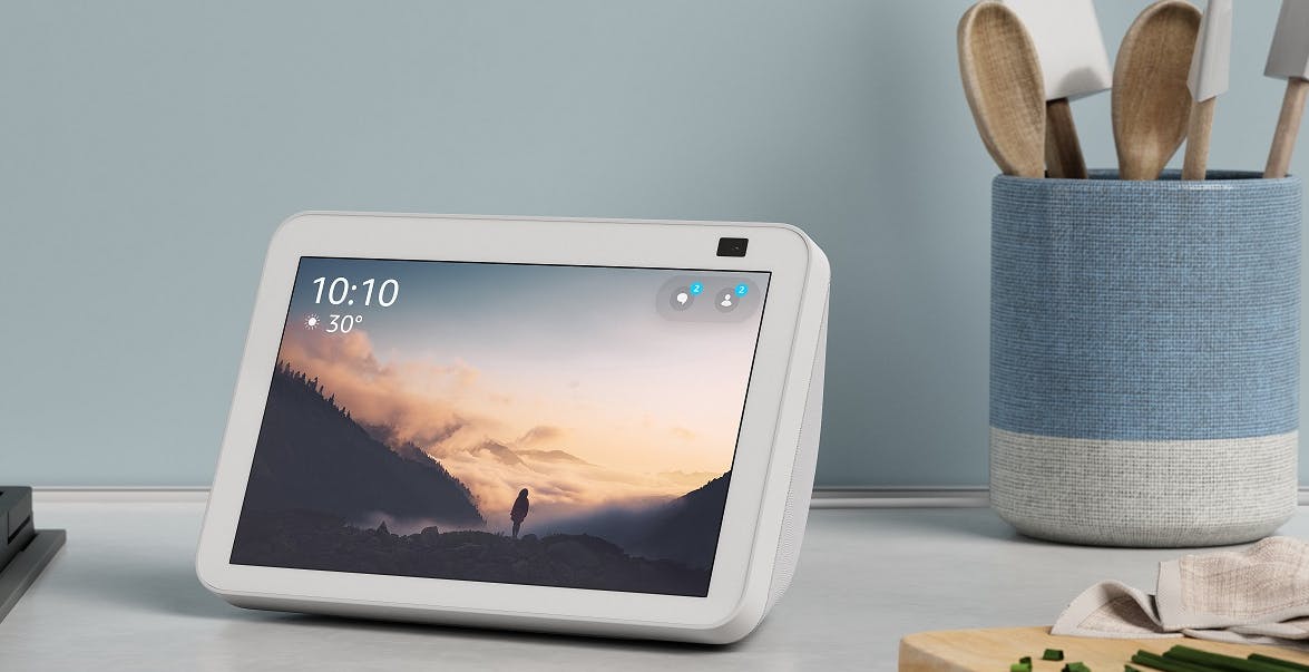 Al momento stai visualizzando Amazon aggiorna Echo Show 5 ed Echo Show 8: fotocamera migliorata e prezzo più basso