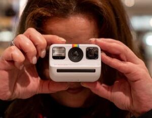 Scopri di più sull'articolo Polaroid Go, la recensione della macchina leggera, anzi leggerissima