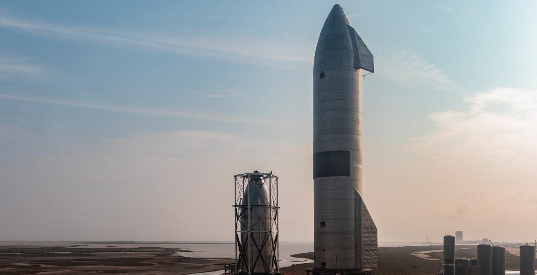 Per la prima volta la Starship di SpaceX atterra senza esplodere. Ma il contratto con la NASA è in stand-by