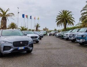 Scopri di più sull'articolo Un giorno con Jaguar Land Rover: tutta la gamma punta su ibrido plug-in e tecnologia a bordo