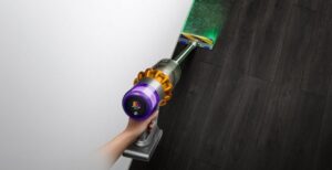 Scopri di più sull'articolo Dyson V15 Detect arriva in Italia: rileva la polvere con un laser e ha una nuova spazzola anti-groviglio