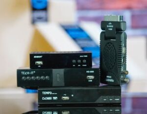 Scopri di più sull'articolo I 4 decoder più recensiti su Amazon in prova: un gioco al ribasso, tra traduzioni folli e canale 100 che non si vede