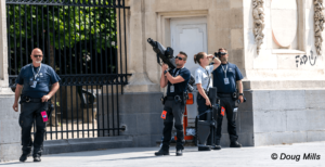 Scopri di più sull'articolo Lanciarazzi a rete e fucile disturba frequenze: l’arsenale anti-drone per proteggere Joe Biden a Bruxelles