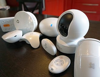 Scopri di più sull'articolo Antifurto smart Ezviz, nove dispositivi connessi tra loro per un sistema di sicurezza alla portata di tutti. La recensione