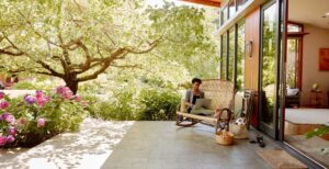 Scopri di più sull'articolo Airbnb cerca dodici persone che vogliano girare il mondo gratis per un anno facendo smart working