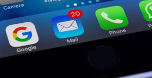 Scopri di più sull'articolo Email e chat saranno controllate nell’Unione Europea. Cosa cambia ora?