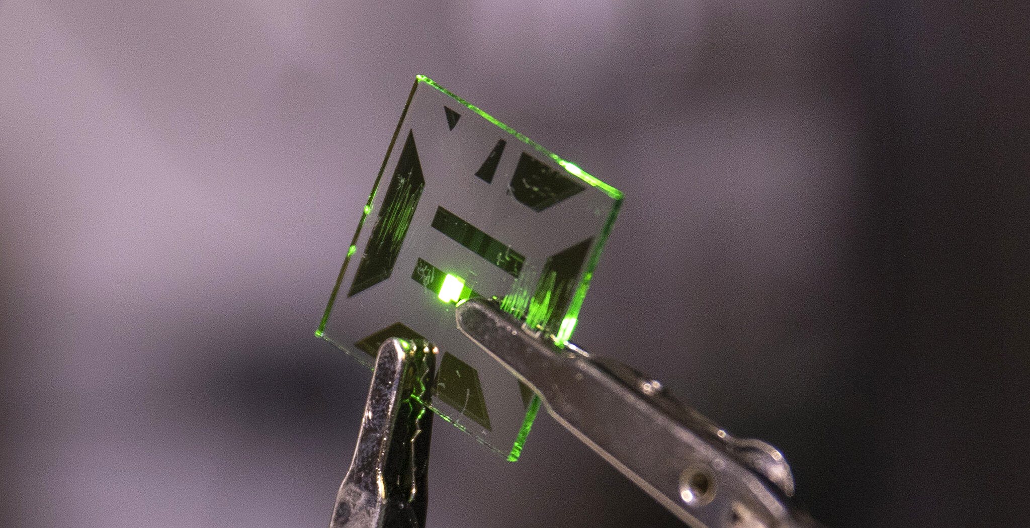 Scopri di più sull'articolo Pannelli OLED più efficienti grazie ad un nuovo elettrodo trasparente. Dall’indio-stagno si passa al rame-argento