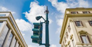 Scopri di più sull'articolo Il nuovo sensore Sony finisce su alcuni semafori di Roma: troverà i parcheggi liberi e velocizzerà il traffico