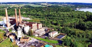 Scopri di più sull'articolo Le acque di scarico di una mining farm stanno riscaldando un lago glaciale vecchio 12.000 anni: “Sembra di essere in una vasca idromassaggio”