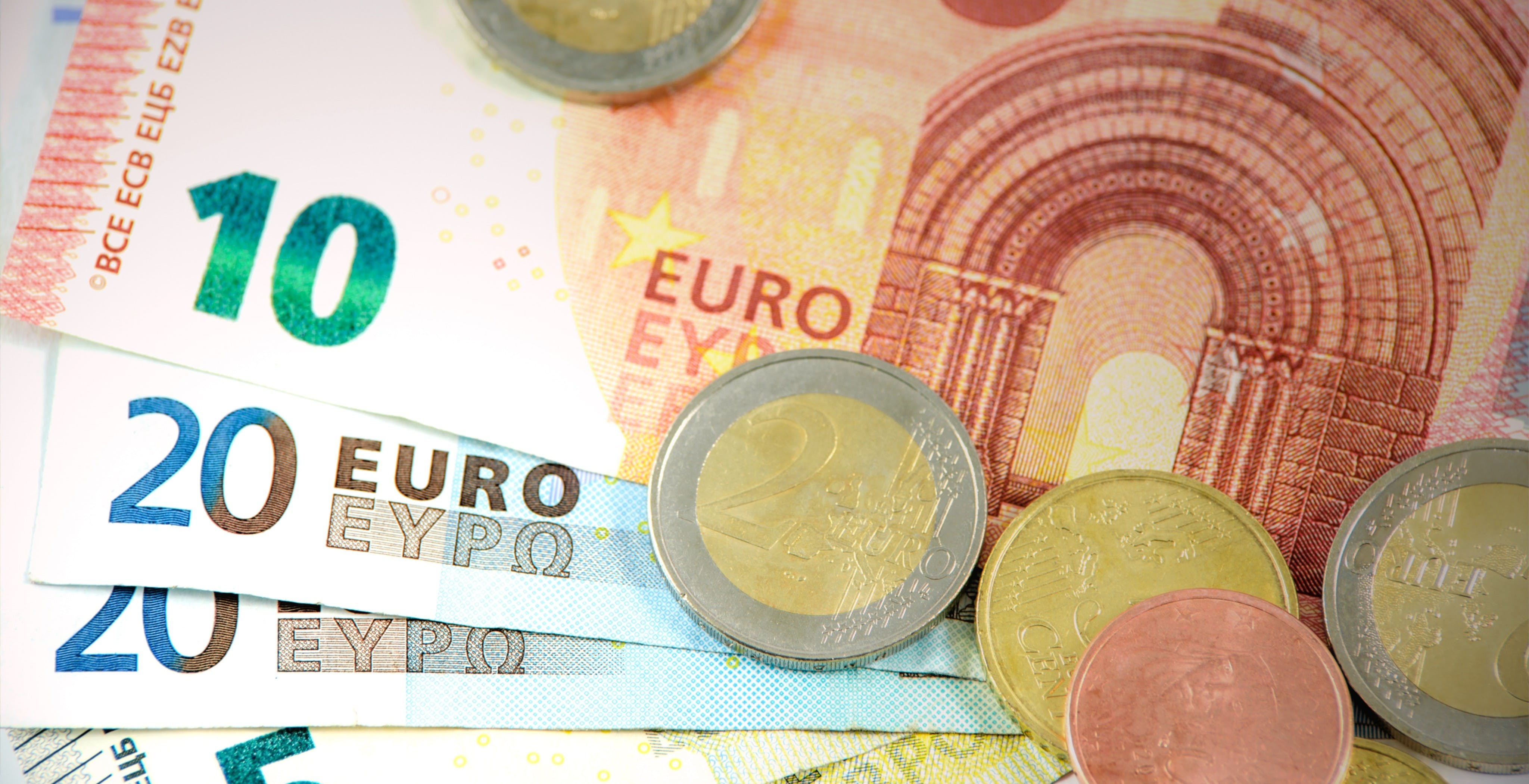 Fatturazione a 28 giorni, il Tar ha annullato la maxi-multa da 228 milioni agli operatori: i motivi