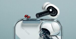 Scopri di più sull'articolo Nothing ear (1), gli auricolari “nudi”: design e cancellazione attiva del rumore a 99 euro
