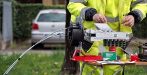 Scopri di più sull'articolo PNRR e Banda Ultralarga: fibra dove non si raggiungono i 300 Mbit/s. Ma le reti resteranno degli operatori
