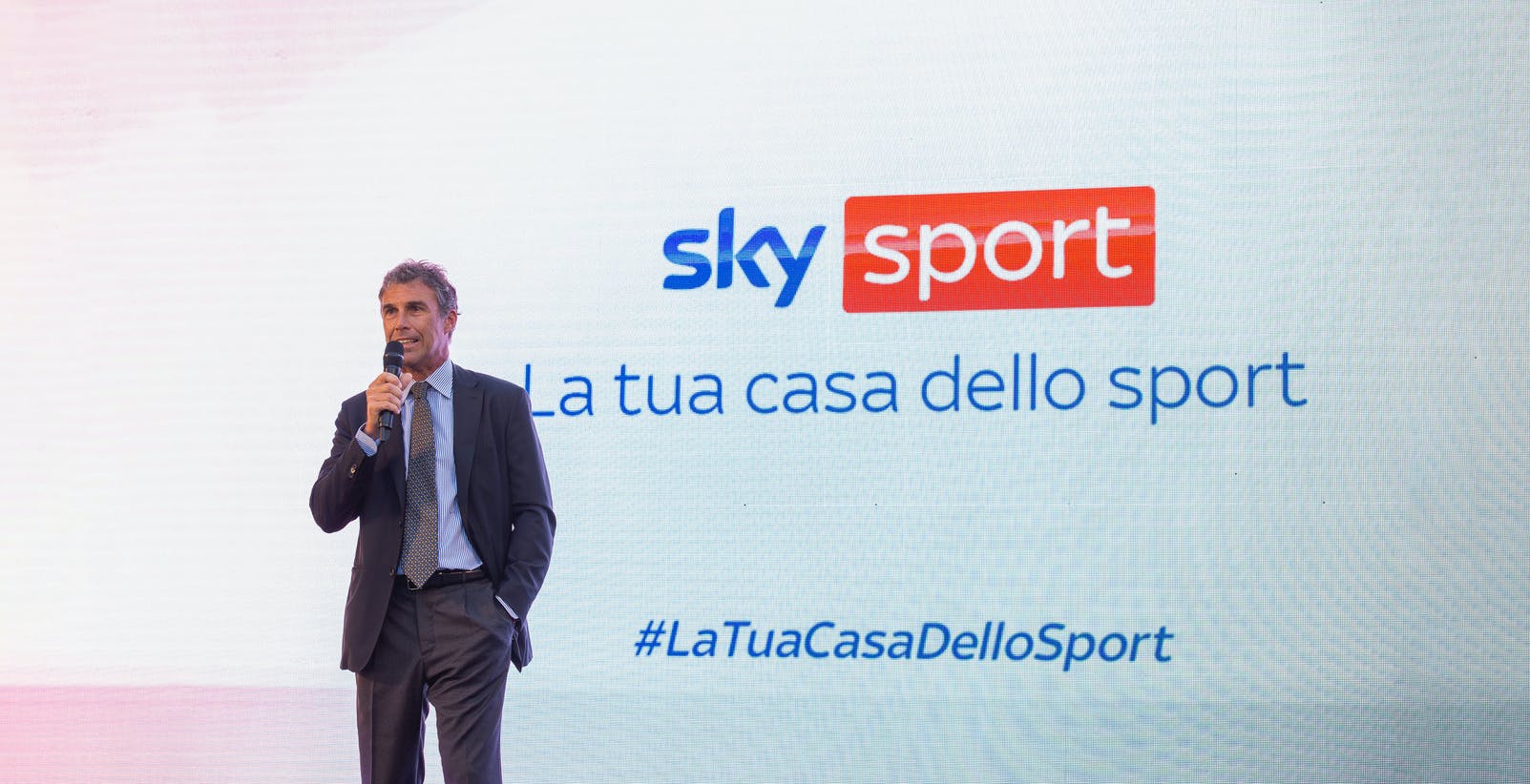 Al momento stai visualizzando Sky a tutto sport: nuovo canale 4K, nuovi studi e Antonio Conte guest star. Le novità della stagione