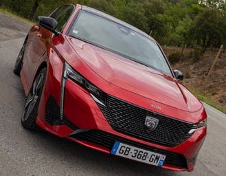 Al momento stai visualizzando Pronta a tutto: al volante della nuova Peugeot 308 ibrida plug-in. L’infotainment finalmente svolta