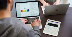 Scopri di più sull'articolo Accordo tra gli sviluppatori ed Apple: potranno dire agli utenti che è possibile acquistare un’app altrove