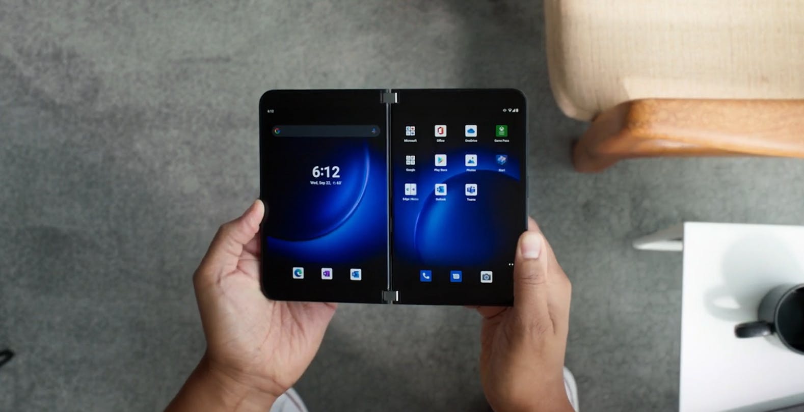 Al momento stai visualizzando Ecco Surface Duo 2, il telefono pieghevole in cui Microsoft crede ancora