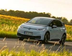 Scopri di più sull'articolo Alla guida di ID.3: la svolta elettrica di Volkswagen sospesa tra passato e futuro