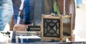 Scopri di più sull'articolo Trasmettere dati dai piccoli satelliti a una velocità di 100 Mbps: l’innovazione della startup italiana Picosats