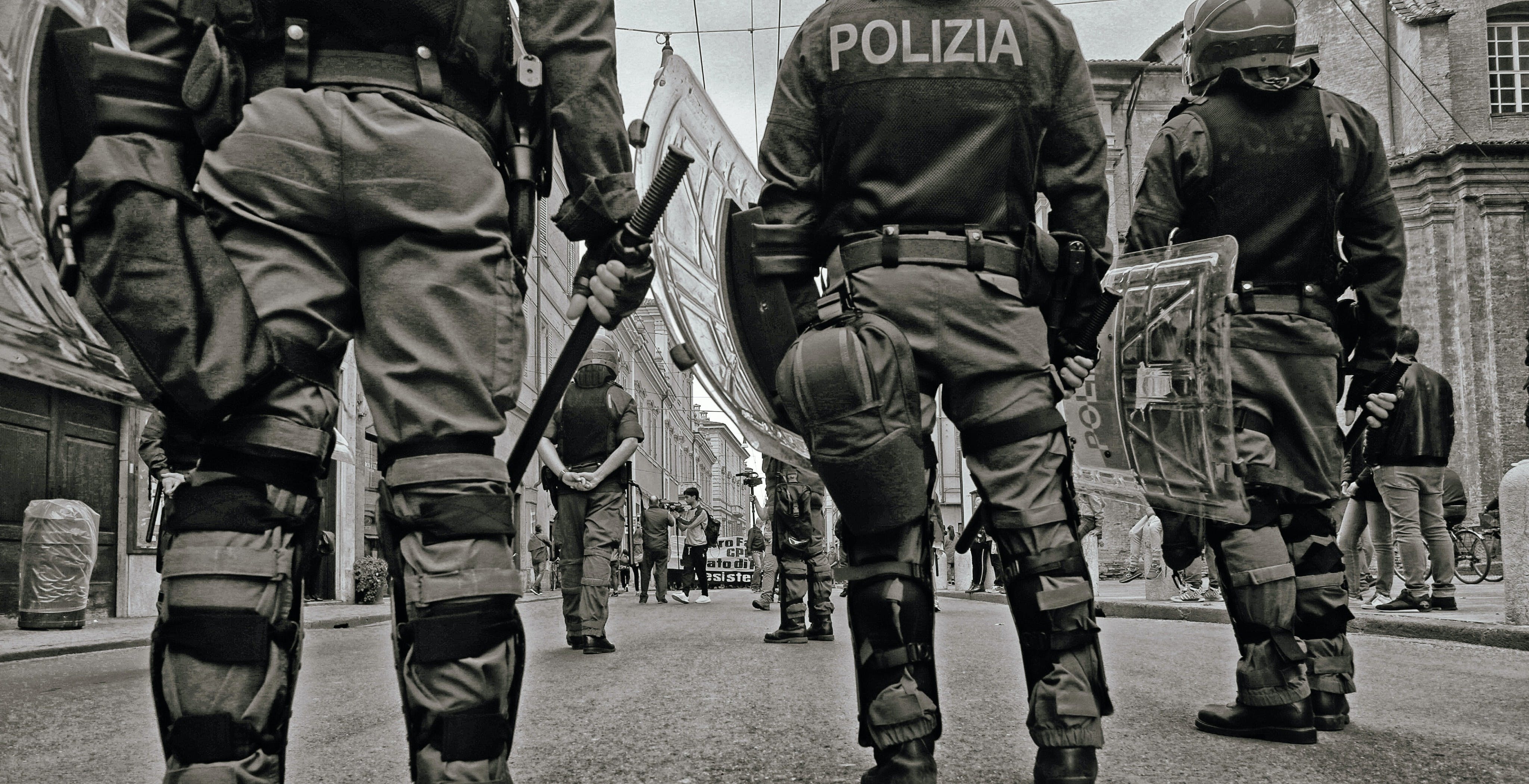 La Polizia di Stato ha usato il discusso archivio di Clearview? Il PD ha presentato un'interrogazione alla Camera