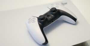 Scopri di più sull'articolo La nuova PS5 ha un sistema di dissipazione meno evoluto. Potrebbe non essere un problema