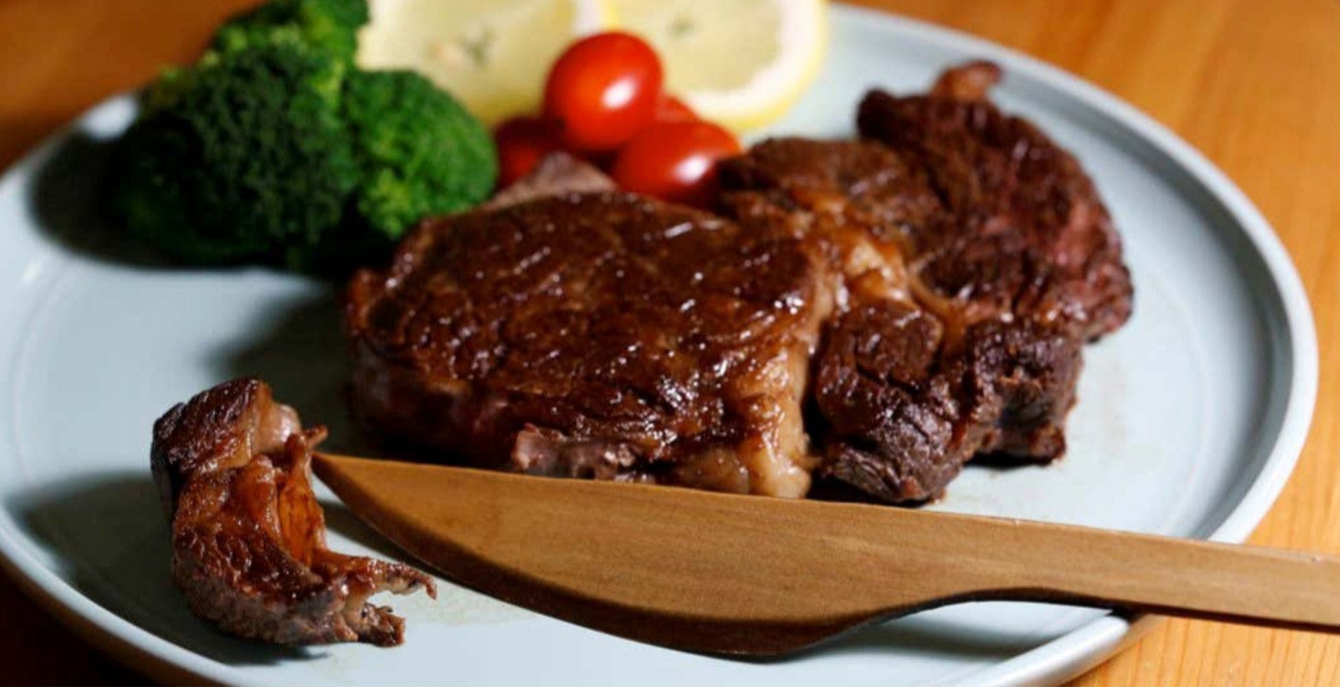 Un coltello di legno tagliente più dell'acciaio? Si può fare!