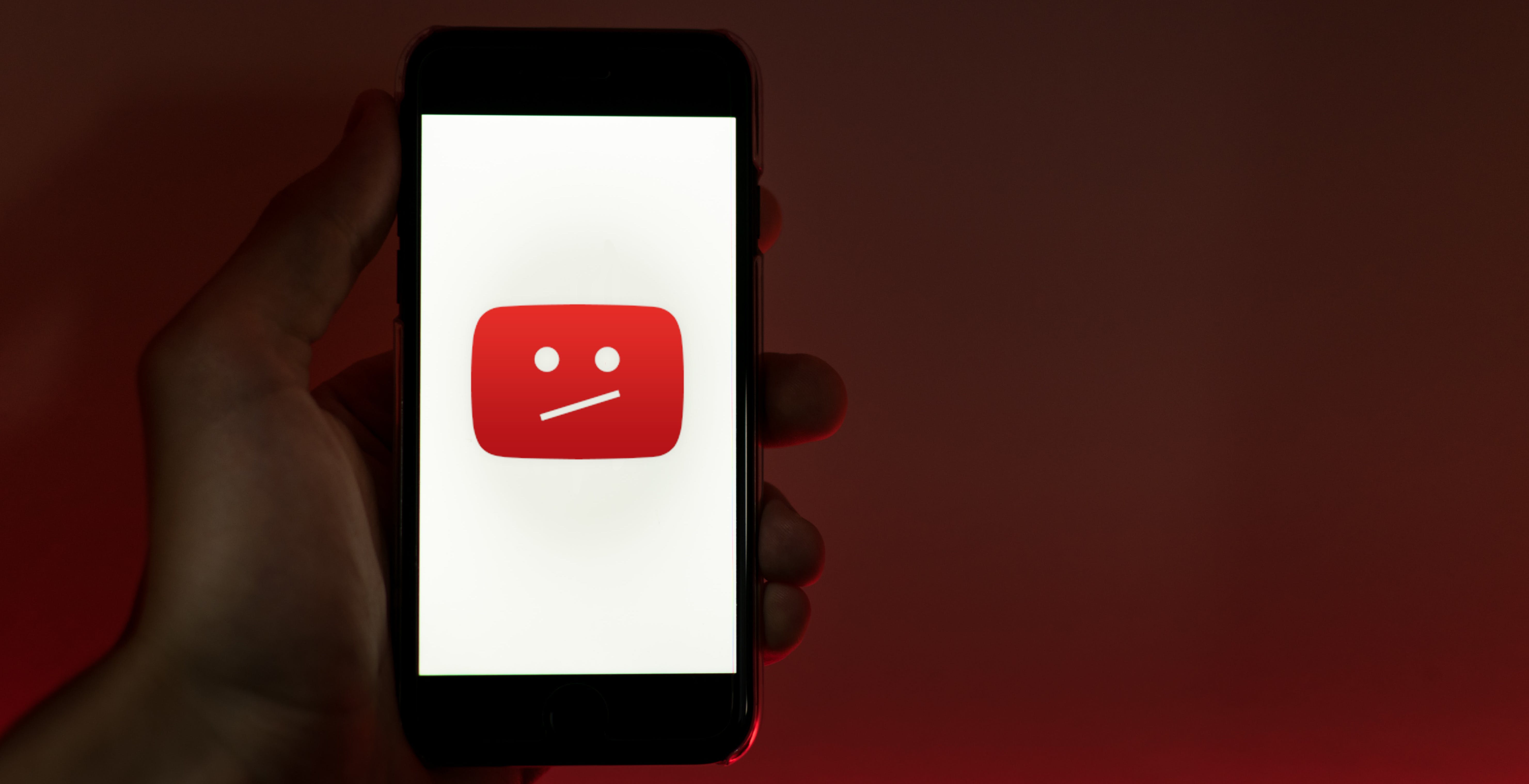 Al momento stai visualizzando I contenuti “no vax” saranno cancellati da YouTube. Eliminati già 130 mila video