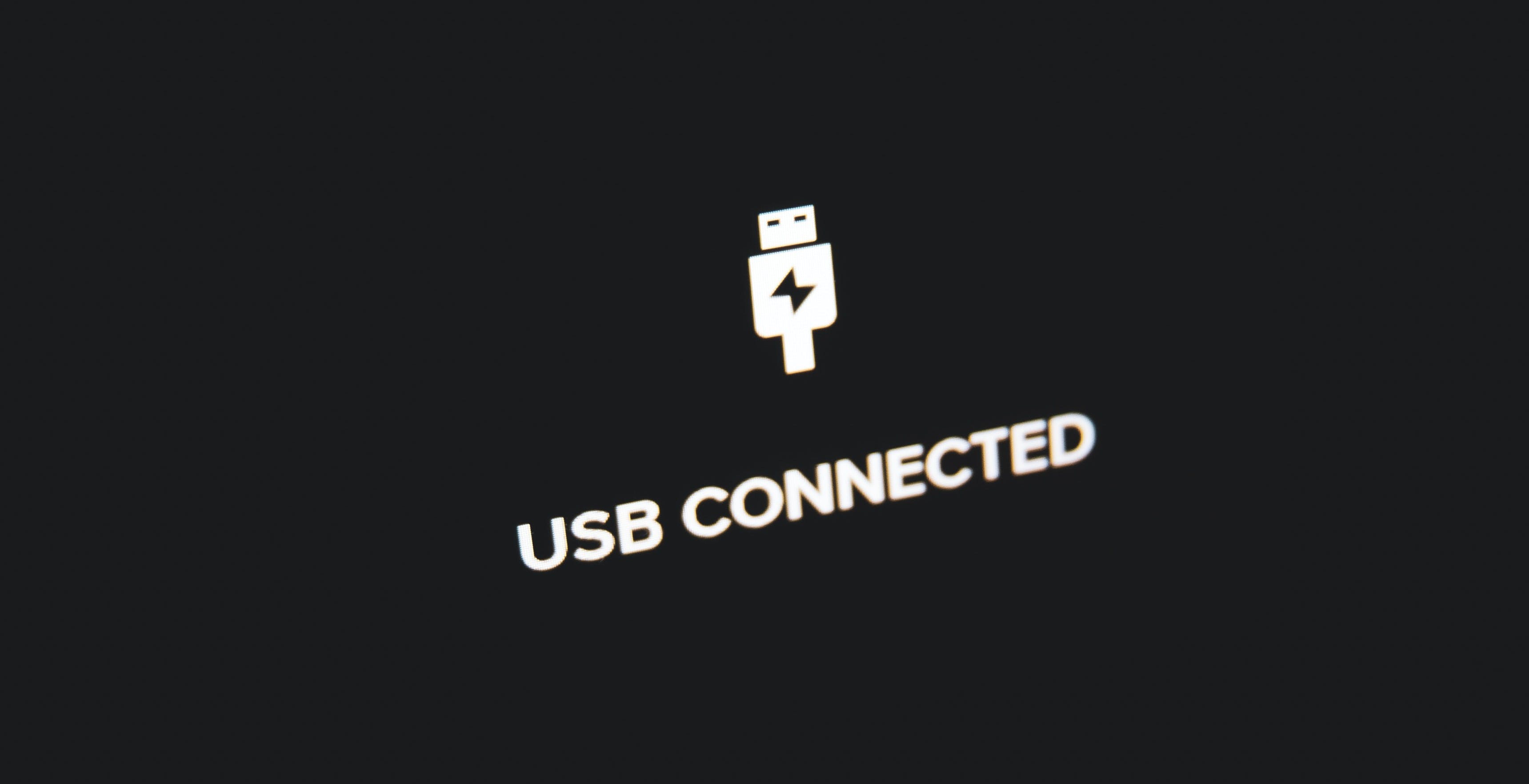 Caricabatterie unico, l'UE risponde ad Apple: "Se arriva uno standard migliore dell'USB-C, adattiamo le regole"