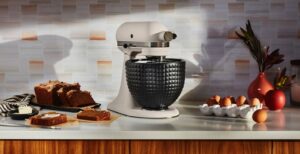 Scopri di più sull'articolo Il nuovo robot da cucina e la ciotola per il pane KitchenAid, gli amanti della cucina sono serviti