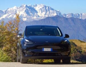 Scopri di più sull'articolo A tu per tu con Tesla Model Y: il buono della Model 3 in versione Crossover