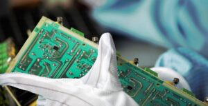 Scopri di più sull'articolo Nuove restrizioni contro lo spionaggio tecnologico cinese: Taiwan ci pensa