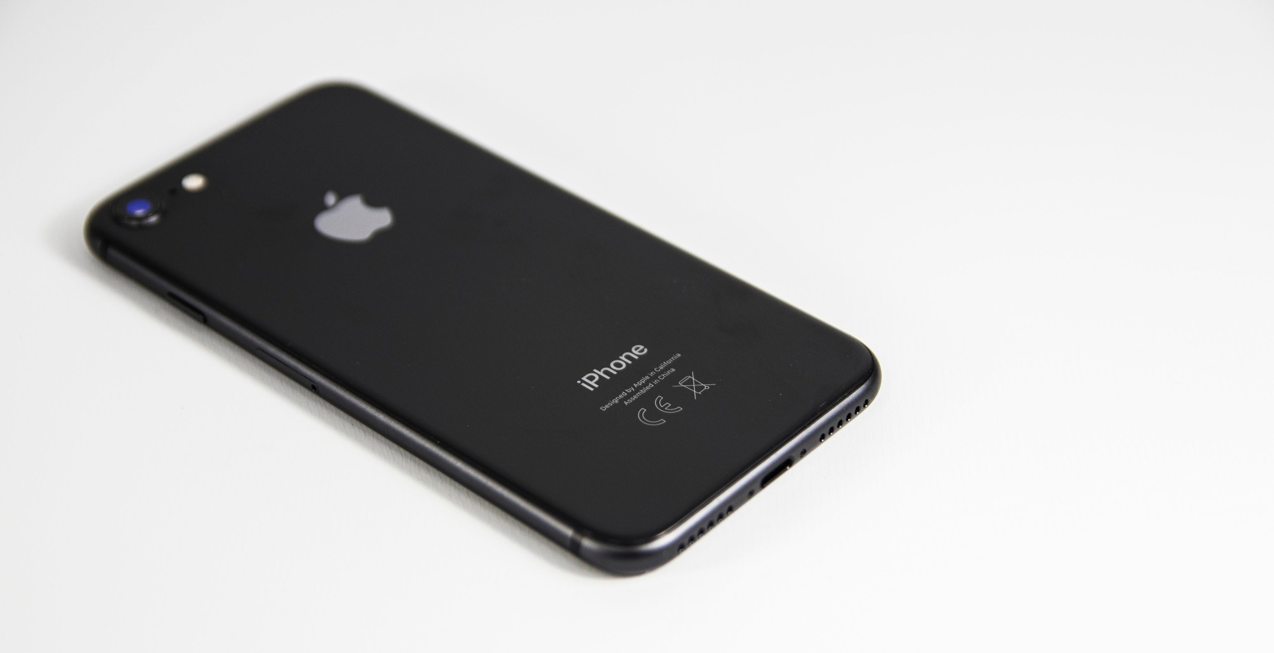 Al momento stai visualizzando L’UE è pronta ad accusare Apple: non permette alle altre aziende di usare l’NFC per i pagamenti mobile sugli iPhone