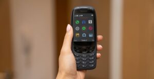 Scopri di più sull'articolo Nokia 6310 torna con Snake e un’autonomia di 22 giorni in standby