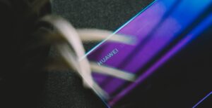 Scopri di più sull'articolo Così Huawei vuole fregare gli Stati Uniti: marchio su licenza per vendere ancora i suoi smartphone