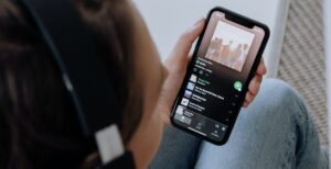 Scopri di più sull'articolo Su Spotify arrivano i testi delle canzoni per gli utenti Free e Premium