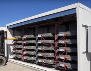 Scopri di più sull'articolo Usare vecchie batterie di Nissan Leaf come sistema di accumulo per un parco solare. Il ricavo è dell’800%