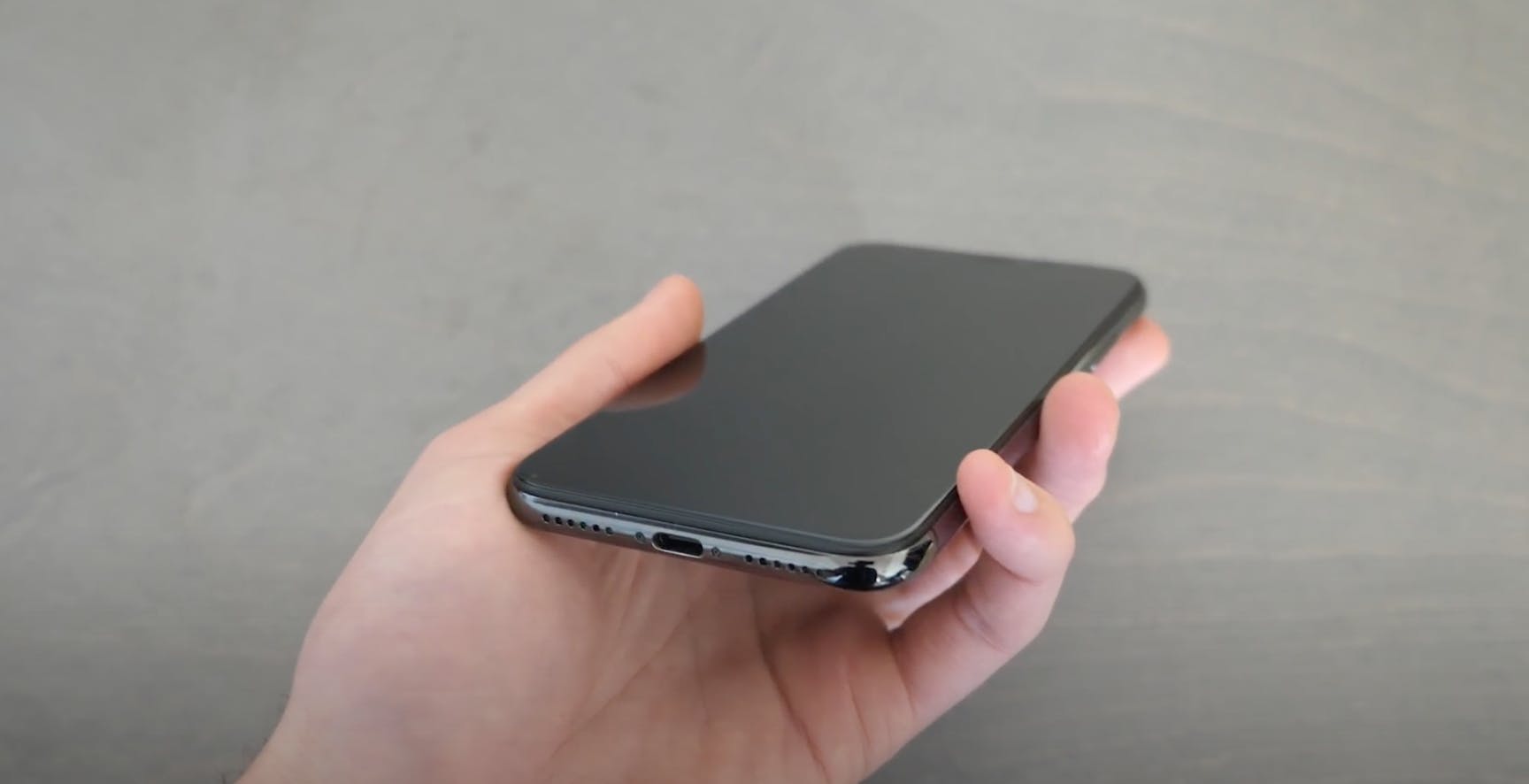 Al momento stai visualizzando Il primo iPhone con USB-C è andato all’asta per 86.001 dollari