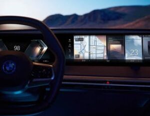 Scopri di più sull'articolo Alcune nuove BMW verranno prodotte senza touchscreen per la carenza di componenti